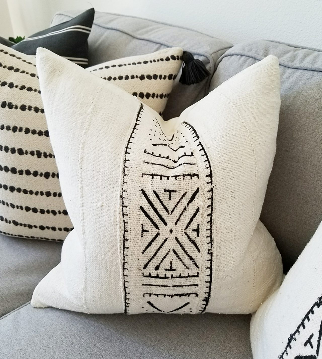 How to Style Your Pillows and Throws Like a Professional