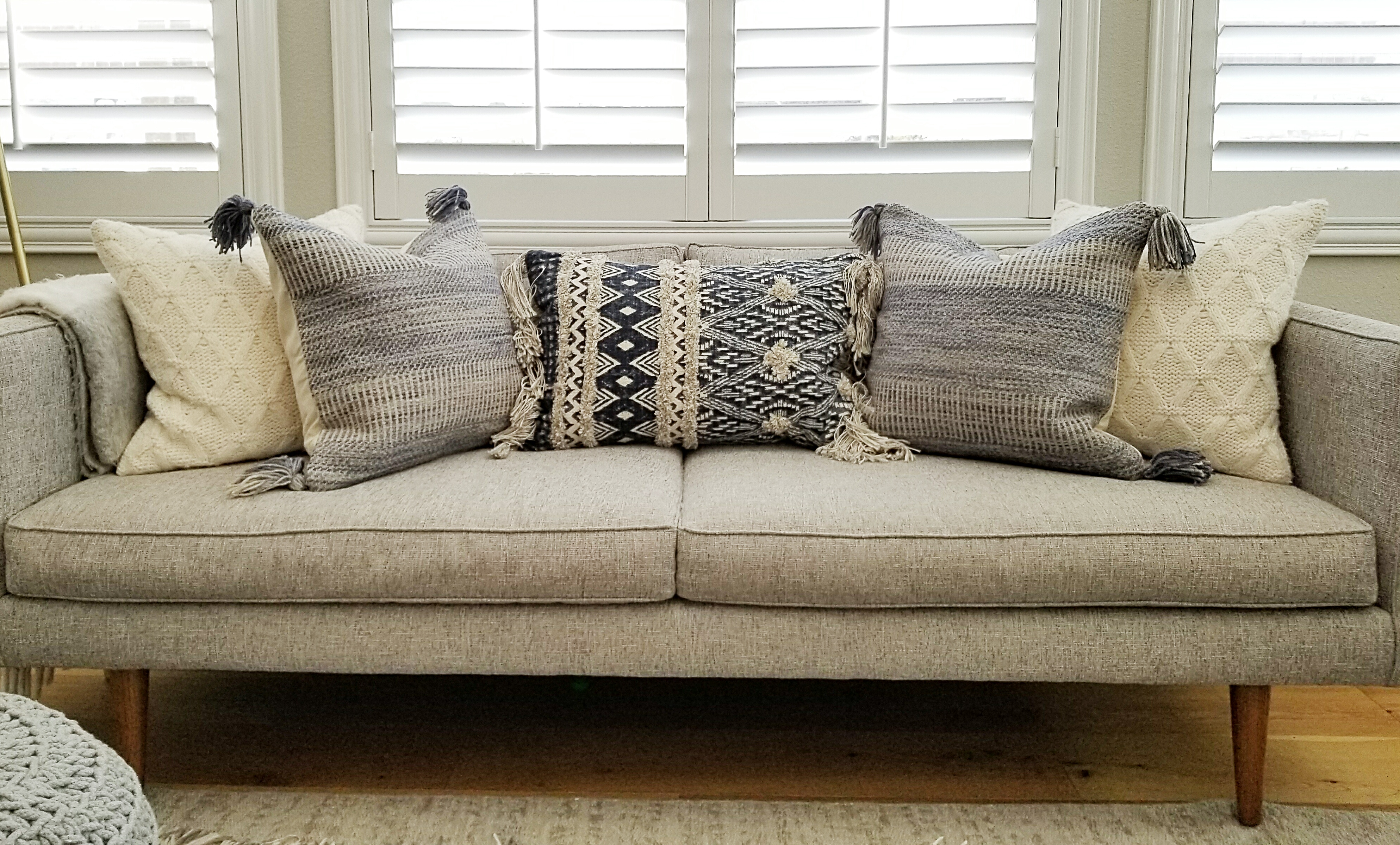 living room couch throw pillows